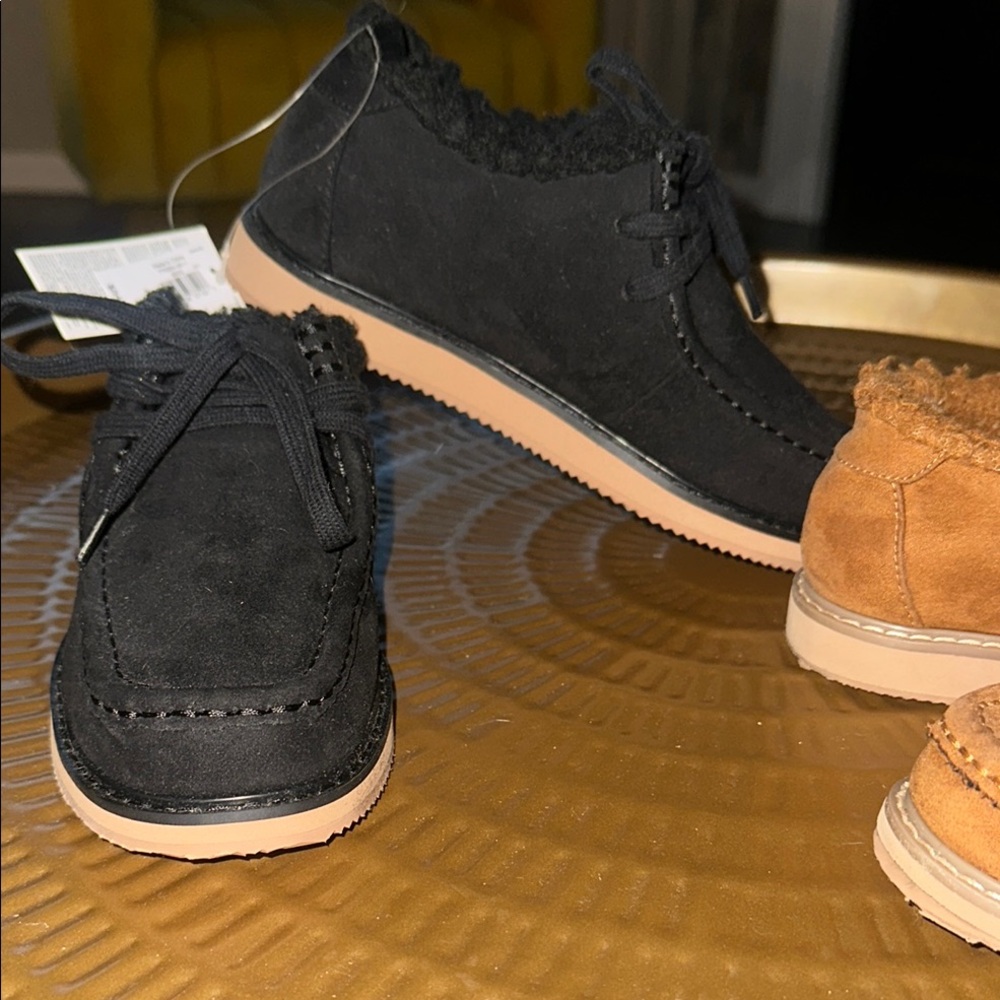NWT Gap boys black Sherpa lined booties with laces
